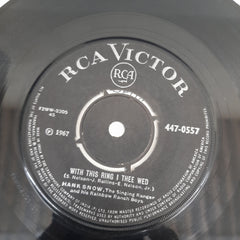 Hank Snow - With This Ring I Thee Wed / I'm Movin On (45-RPM)