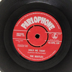 The Beatles - Hold Me Tight / I Saw Her Standing There (45-RPM)