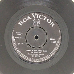 Jim Reeves - There's a New Moon Over My Shoulder (45-RPM)