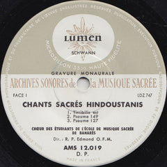 Chœur Des Étudiants De L'École De Musique Sacrée De Banarès - Chants Sacrés De L'Inde (45-RPM) Image