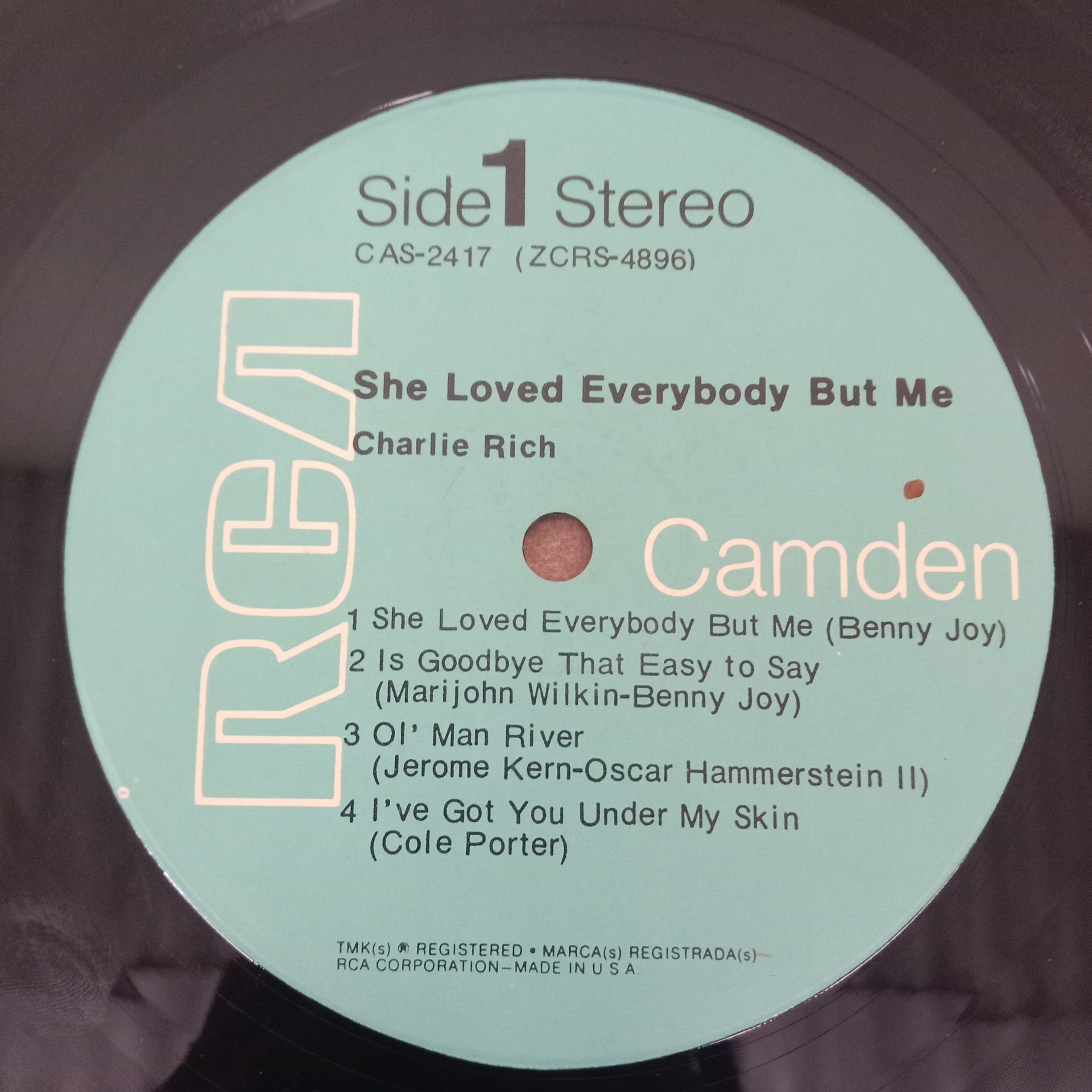 Charlie Rich - She Loved Everybody But Me (Vinyl)