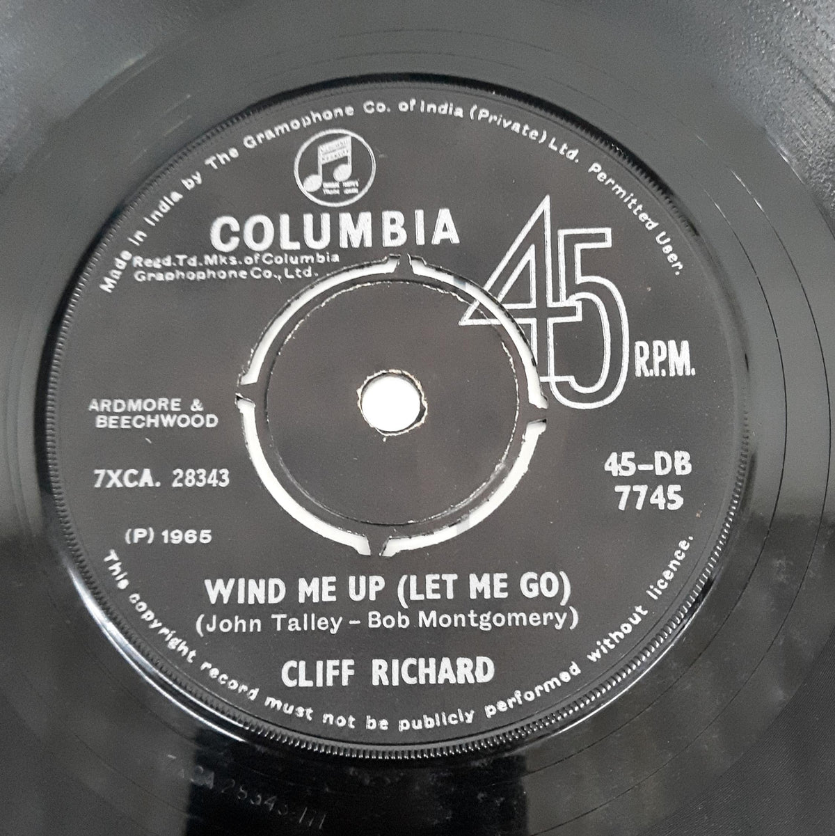 Cliff Richard - Wind Me Up  (45-RPM)