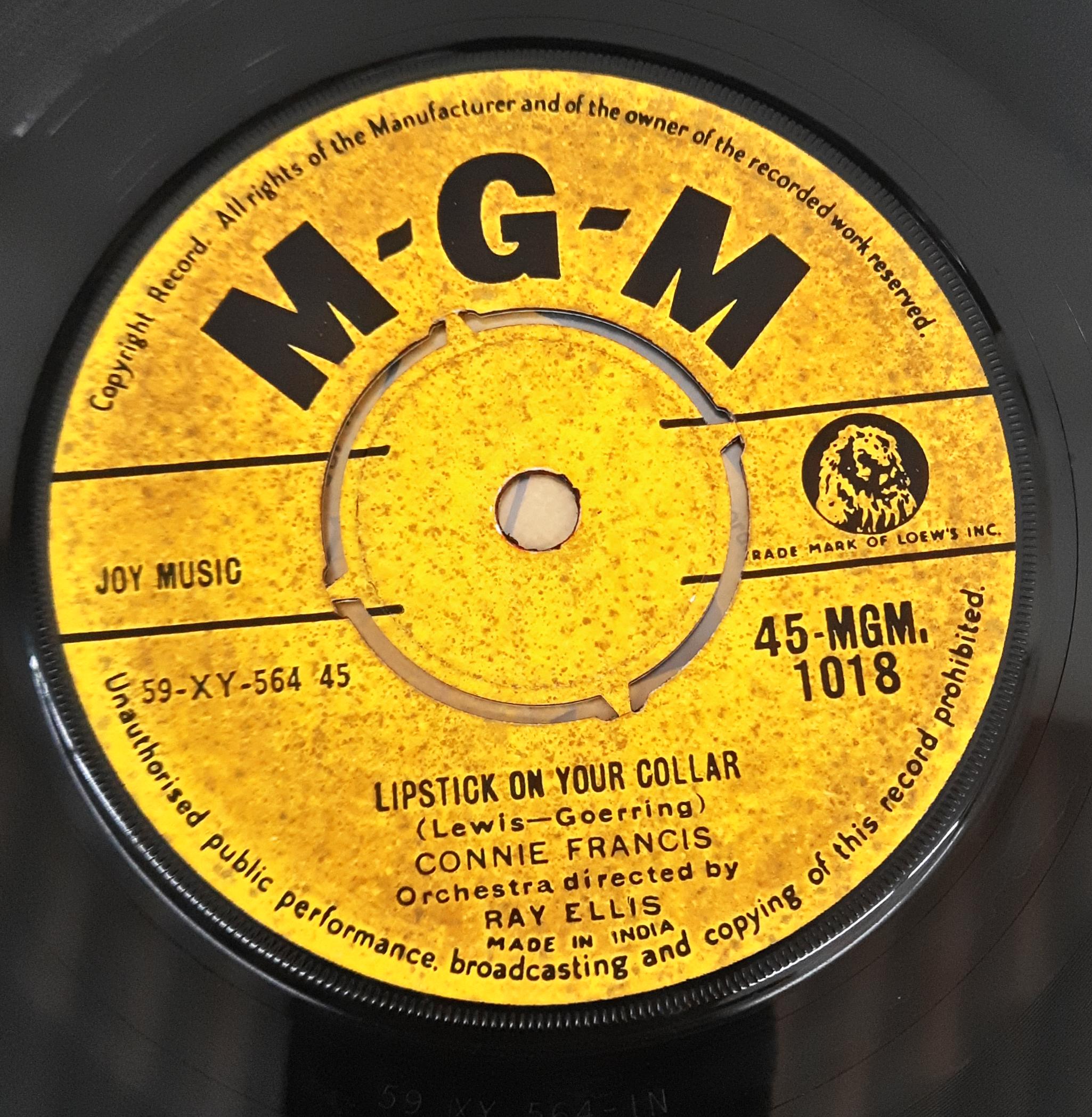 Connie Francis -  Lipstick On Your Collar (45-RPM)