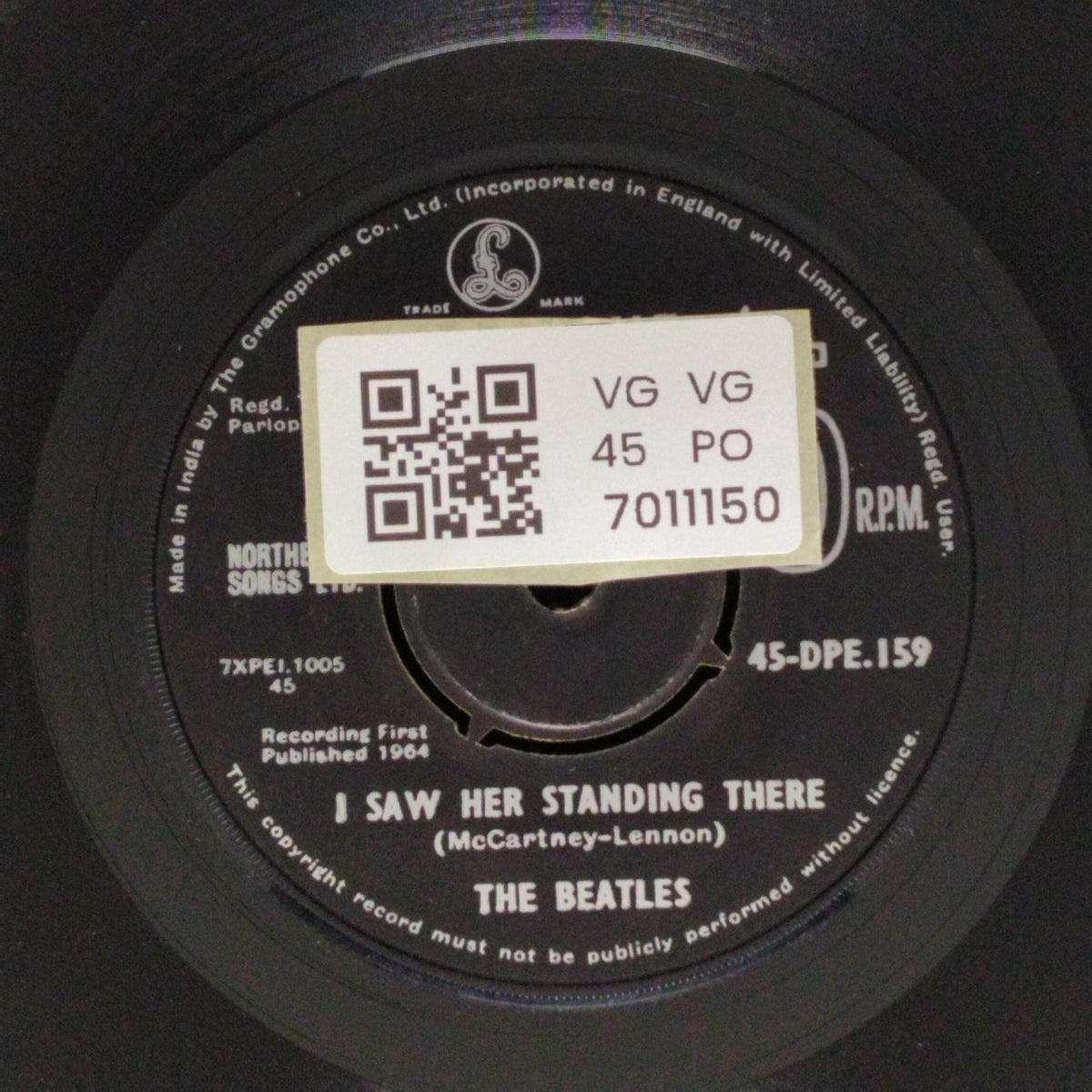 The Beatles - Hold Me Tight / I Saw Her Standing There (45-RPM)