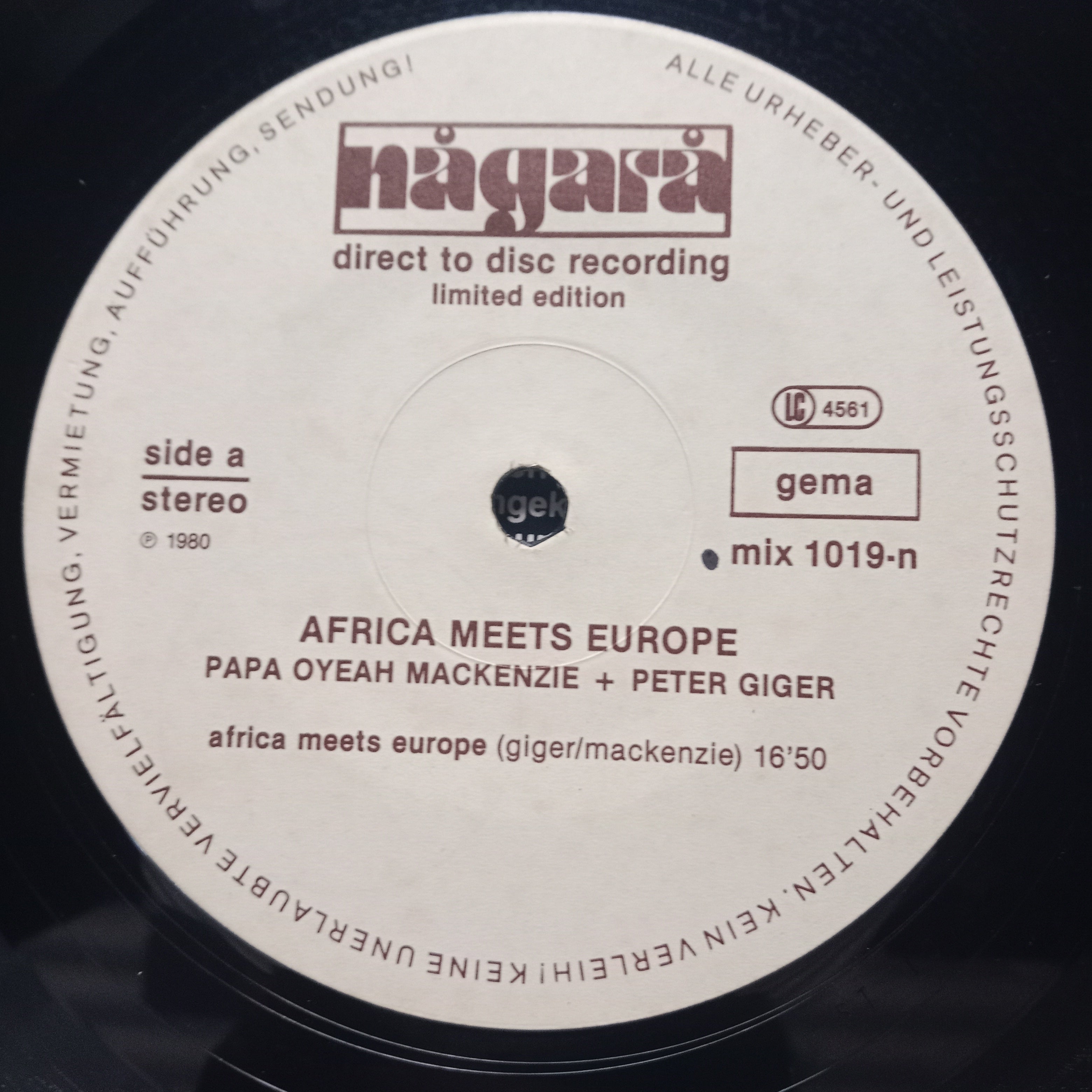 Papa Oyeah Mackenzie & Peter Giger  - Africa Meets Europe (Vinyl)