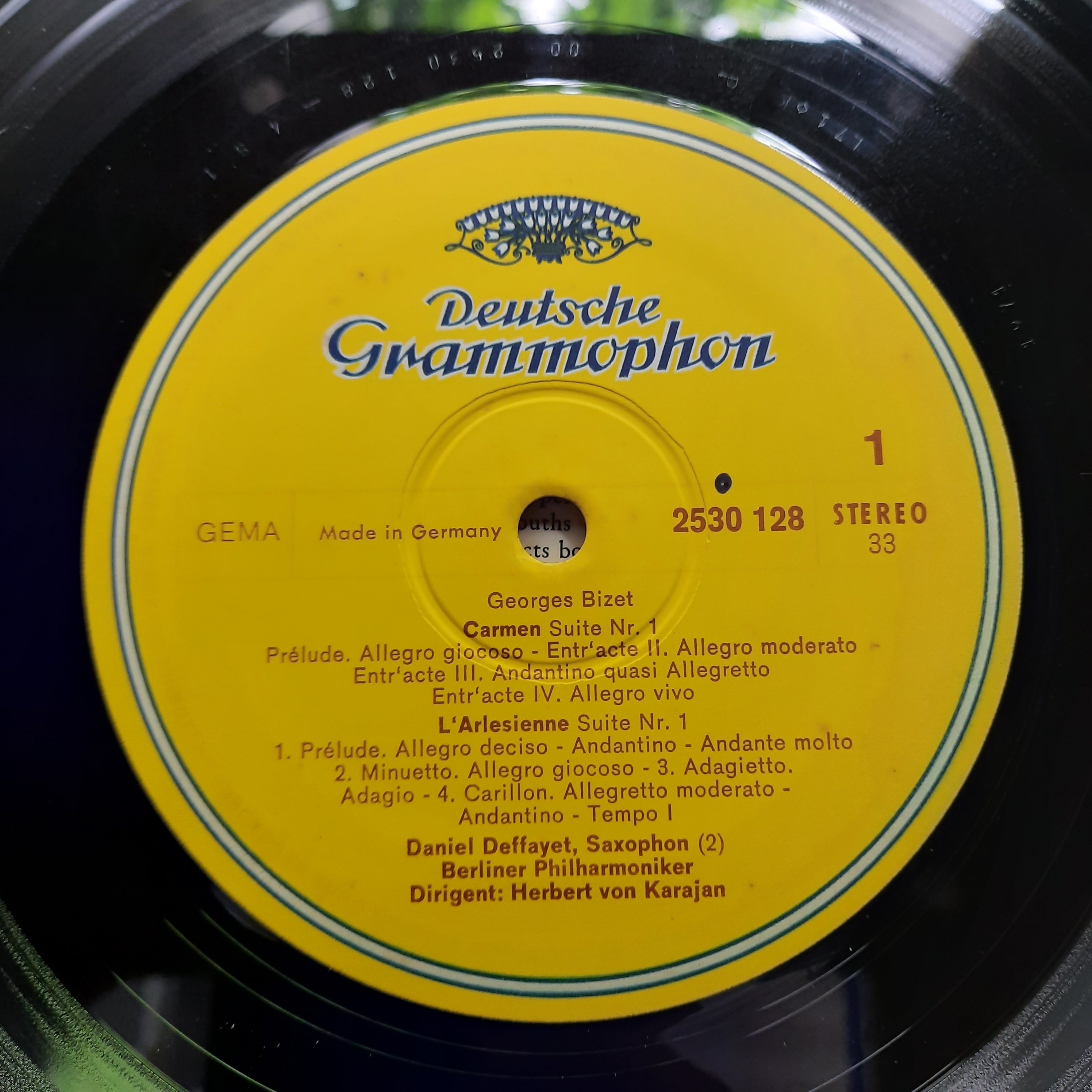 Georges Bizet / Berliner Philharmoniker, Herbert Von Karajan  - Carmen-Suite 1 • L'ArléSienne - Suiten 1 & 2 (Vinyl)