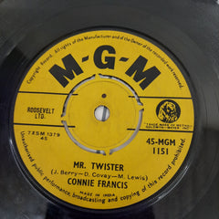 Connie Francis - Don't Cry On My Shoulder / Mr. Twister (45-RPM)